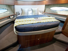 MOTOR YACHT & FLYBRIDGE　PRINCESS 43