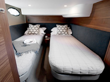MOTOR YACHT & FLYBRIDGE　PRINCESS 43
